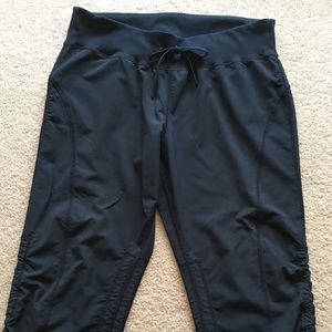 EUC Zella Capri Pant - Navy